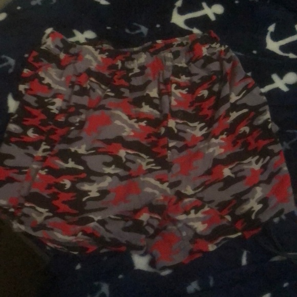 Red camouflage shorts for girl and guy - Picture 1 of 1